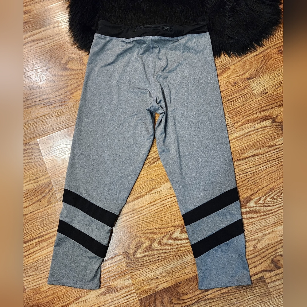 S2 Sportswear Athletic - Legging Capri - Gray with Black Women's Size: L